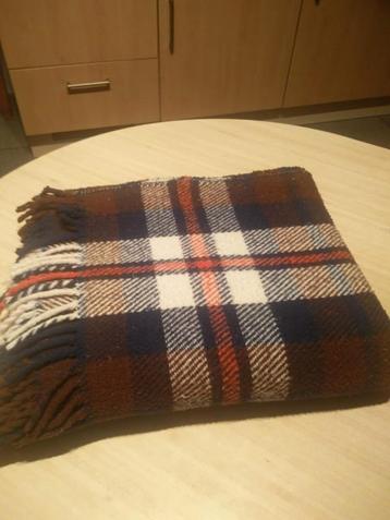 PLAID of Deken.  NIEUWSTAAT. beschikbaar voor biedingen