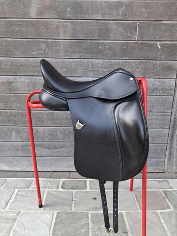 Bates dressuurzadel dubbel leer, als nieuw!! beschikbaar voor biedingen