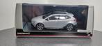 Volvo V40 Cross Country Motorart 1:43 zilver metaal pano, Hobby en Vrije tijd, Modelauto's | 1:43, Ophalen of Verzenden, Nieuw