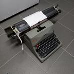 Oude typmachine Olivetti 82, Ophalen