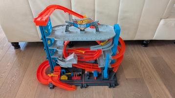 Hot Wheels garage XXL + auto's  beschikbaar voor biedingen