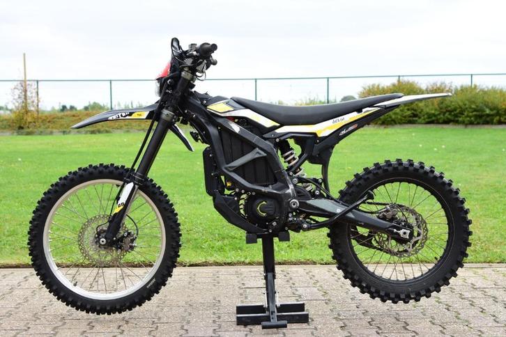 Surron Ultra Bee 2024 met papieren, Fietsen en Brommers, Brommers | Overige merken, Gebruikt, Ophalen