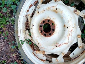 landbouwwerktuigen beschikbaar voor biedingen