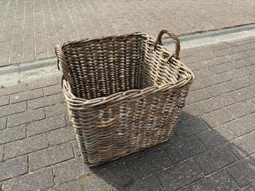 Rieten mand vierkant 50x50x45 beschikbaar voor biedingen