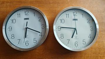 2 Prima werkende klokken radio gestuurd. beschikbaar voor biedingen