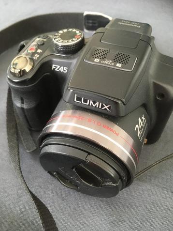 fototoestel Panasonic Lumix DMC F245 met oplader en batterij