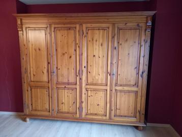 Mooie houten kleerkast, excl. kledij beschikbaar voor biedingen