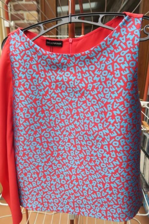 Blouse nieuw print letters Emporio Armani mt 42, Kleding | Dames, Blouses en Tunieken, Nieuw, Maat 42/44 (L), Rood, Ophalen of Verzenden