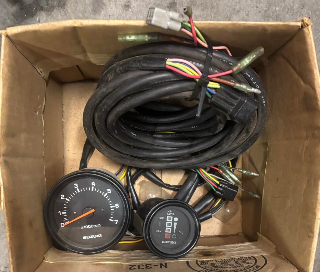 Tachymètre et indicateur de niveau d'huile Suzuki, Sports nautiques & Bateaux, Accessoires & Entretien, Comme neuf, Enlèvement ou Envoi