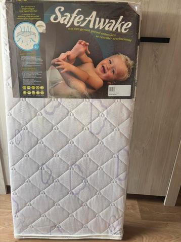Kwalitatieve Babybed matras 60x120x12 + matrasbeschermer beschikbaar voor biedingen