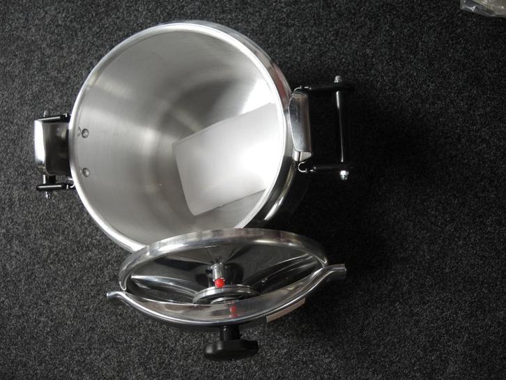 Snelkookpan 30 L nieuw!, Huis en Inrichting, Keuken | Potten en Pannen, Nieuw, Kookpan of Snelkookpan, Aluminium, Inductieplaat