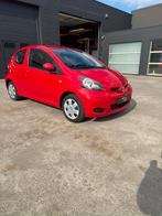 TOYOTA AYGO | 1.0 BENZINE |  2009 | 082 000 KM, Autos, Toyota, Rouge, Achat, Entreprise, Boîte manuelle