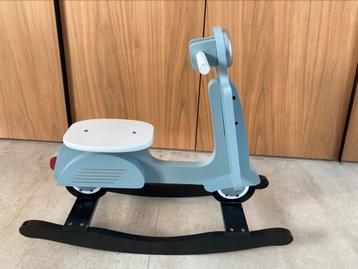 Schommel scooter / Vespa Childhome beschikbaar voor biedingen