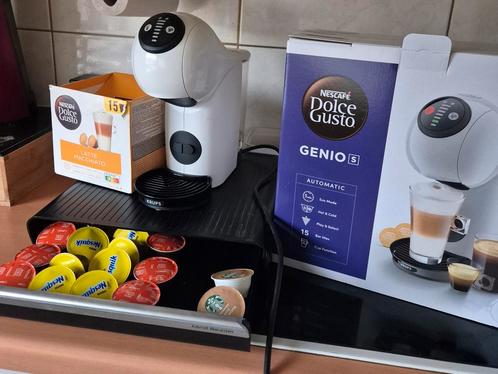 Dolce Gusto Genio S - als nieuw met capsules en lade, Elektronische apparatuur, Koffiezetapparaten, Zo goed als nieuw, Koffiepads en cups