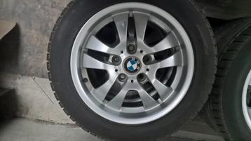 4 wielen 16 inch BMW-velgen met winterbanden. beschikbaar voor biedingen