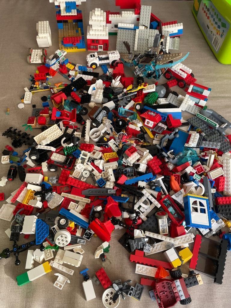 Lego Boîte en vrac : 2,3 kg de briques et pièces LEGO en vrac : :  Jeux et Jouets