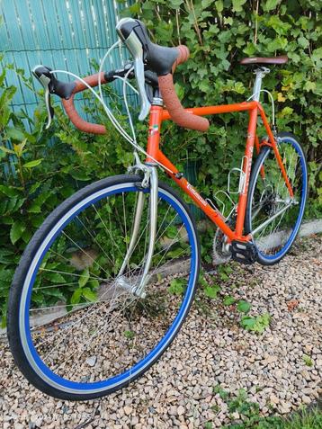 Prachtige oude racefiets beschikbaar voor biedingen