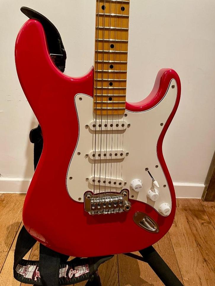 G&L Stratocaster Legacy Tribute-serie Fullerton rood, Muziek en Instrumenten, Snaarinstrumenten | Gitaren | Elektrisch, Zo goed als nieuw