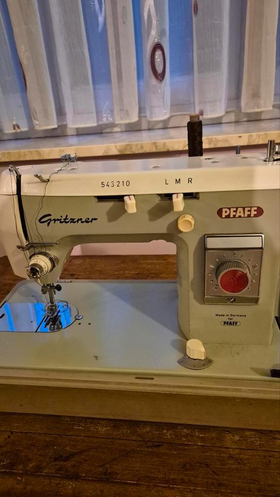 Machine à coudre, Hobby & Loisirs créatifs, Machines à coudre & Accessoires, Machine à coudre, Pfaff, Enlèvement