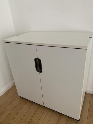 Armoire basse IKEA professionnel à 2 portes