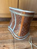 Corset 100 jaar oud, Ophalen