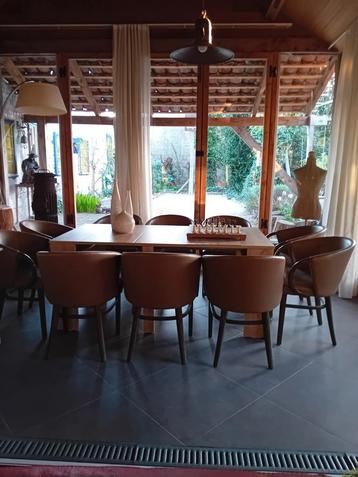 Uitschuifbare tafel , zeer degelijk. beschikbaar voor biedingen