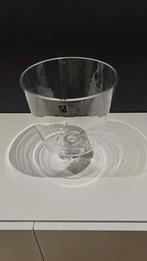 Glazen vaas 25cm hoog x 19.5cm breed in goede staat, Huis en Inrichting, Woonaccessoires | Vazen, Overige kleuren, Ophalen of Verzenden