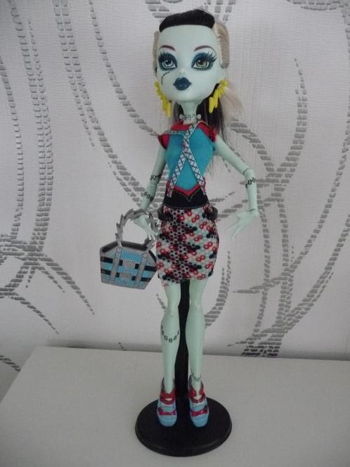 monster high - frankie stein's fashion - out to dinner, Kinderen en Baby's, Speelgoed | Poppen, Gebruikt, Overige typen, Ophalen of Verzenden