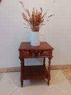 une jolie table d'appoint ou de chevet, Maison & Meubles, Enlèvement, Utilisé, 45 à 60 cm