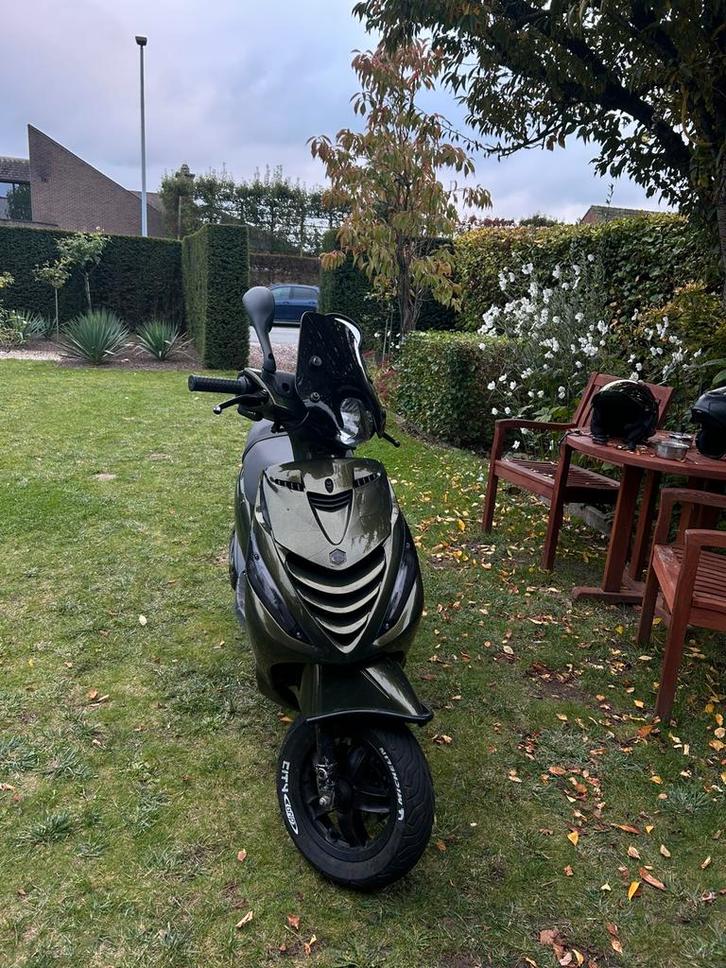 Piaggio zip iget, Fietsen en Brommers, Scooters | Piaggio, Zo goed als nieuw, Zip, Klasse A (25 km/u), Benzine, Ophalen