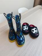 Set van Dino regenlaarzen & Voetbal pantoffels - Maat 30-31, Ophalen of Verzenden