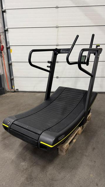 Technogym Skillmill , Curve Loopband beschikbaar voor biedingen