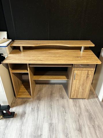 Bureau en bois de chez weba beschikbaar voor biedingen