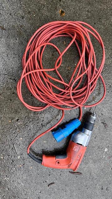 boormachine met lang snoer beschikbaar voor biedingen
