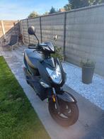 KYMCO AGILITY 50CC B KLASSE  plus 2 helmen en zwaar slot, Fietsen en Brommers, Brommers | Overige merken, Ophalen, Zo goed als nieuw