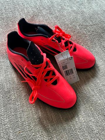 Nieuwe Adidas F59 turfschoenen beschikbaar voor biedingen