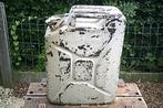 Duitse WO2 jerrycan met winter camo van 1940., Ophalen of Verzenden, Landmacht, Overige typen