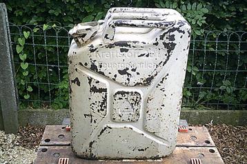 Duitse WO2 jerrycan met winter camo van 1940., Enlèvement ou Envoi, Armée de terre, Autres types