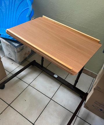 Bedtafel verstelbaar beschikbaar voor biedingen