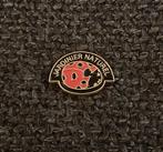 PIN - JARDINIER NATUREL - LIEVEHEERSBEESTJE - COCCINELLE, Envoi, Utilisé, Animal et Nature, Insigne ou Pin's