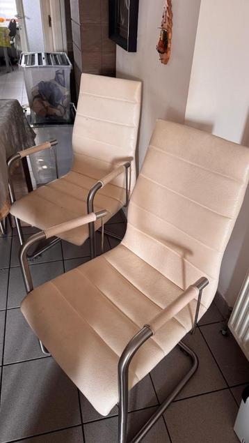 Eetkamer stoelen (6) beschikbaar voor biedingen