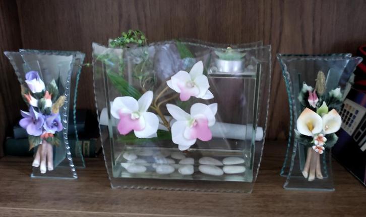 Set van 3 decoratieve vazen met bloemen en kiezelstenen, Huis en Inrichting, Woonaccessoires | Vazen, Zo goed als nieuw, Overige kleuren