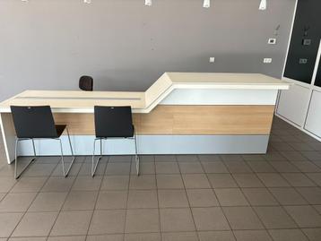 moderen ontvangst of bureelmeubel beschikbaar voor biedingen