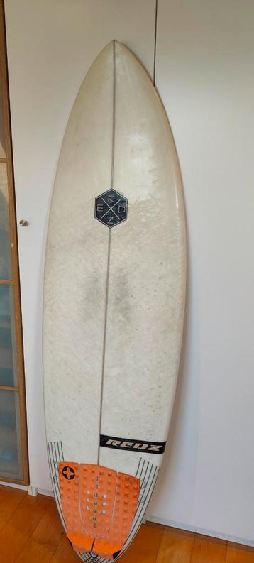 Surfboard Redz short board 5'11"