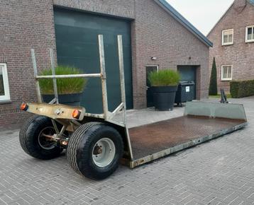 Platformkar met Stuuras beschikbaar voor biedingen