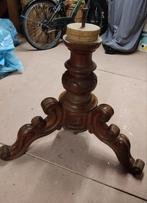 Pied de table ancien, Enlèvement