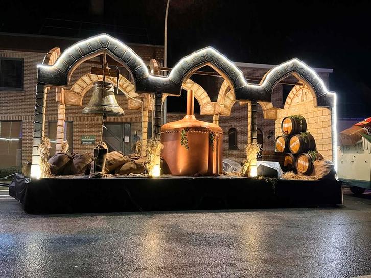 Carnavalswagen abdij / brouwerij, Hobby & Loisirs créatifs, Articles de fête, Comme neuf, Enlèvement