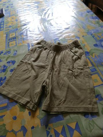 Short garçon vert clair. Taille 6 ans. 