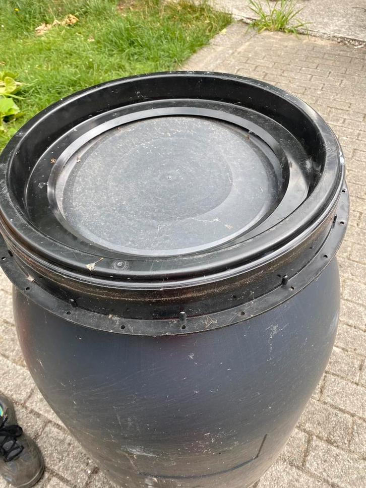 Plastiek vaten 220 l, Tuin en Terras, Regentonnen, Zo goed als nieuw, Ophalen