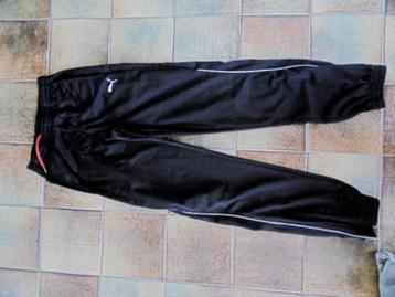 zwarte training broek Puma, maat 176 beschikbaar voor biedingen